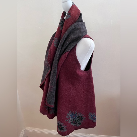 Floral Cape - Picture 10 of 16